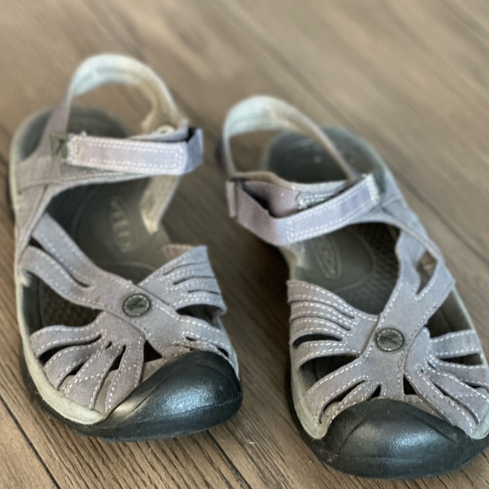 Women’s KEEN Gray Sandals size 8.5